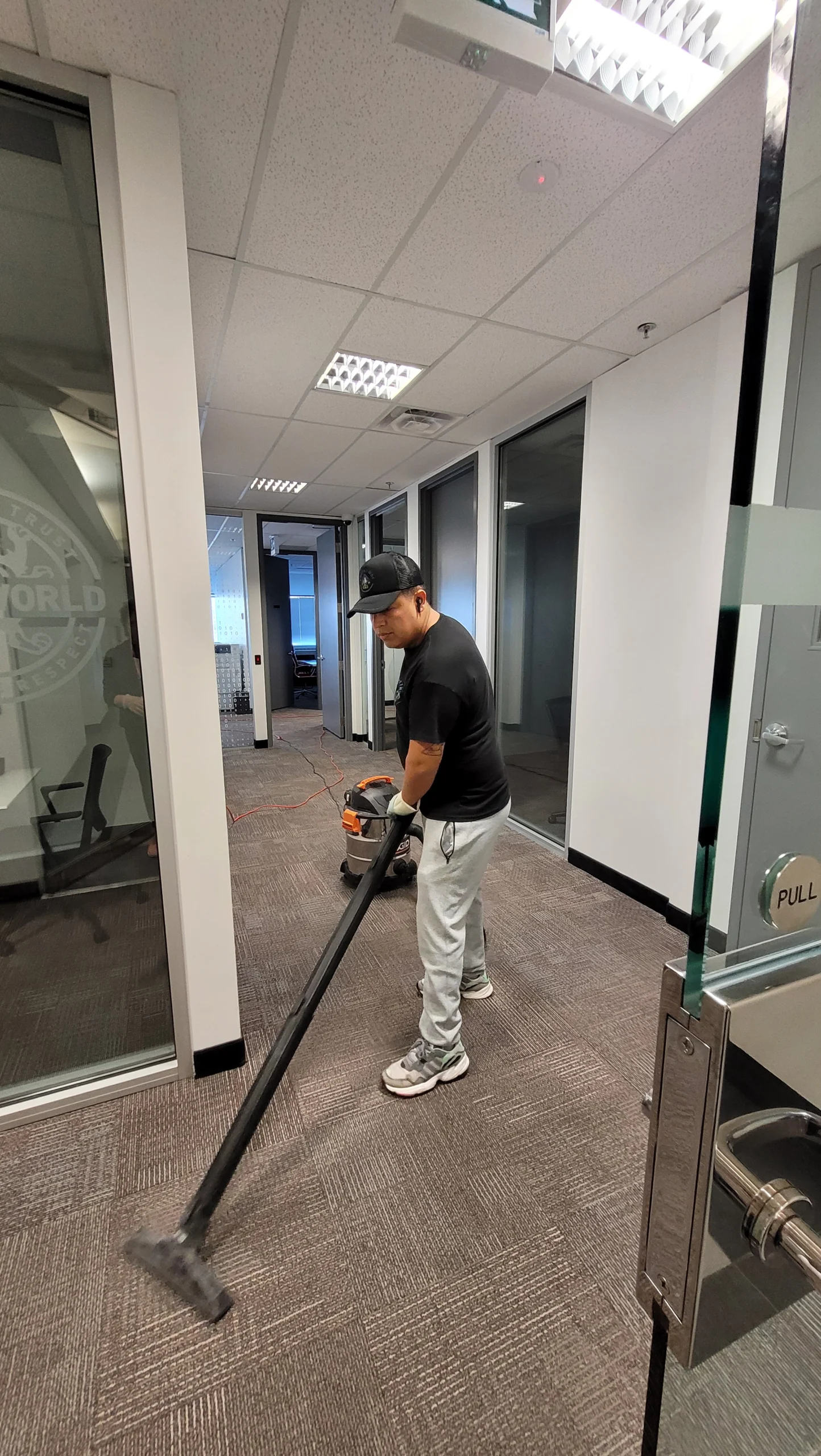 Deep cleaning North York commercial hallway and high traffic areas