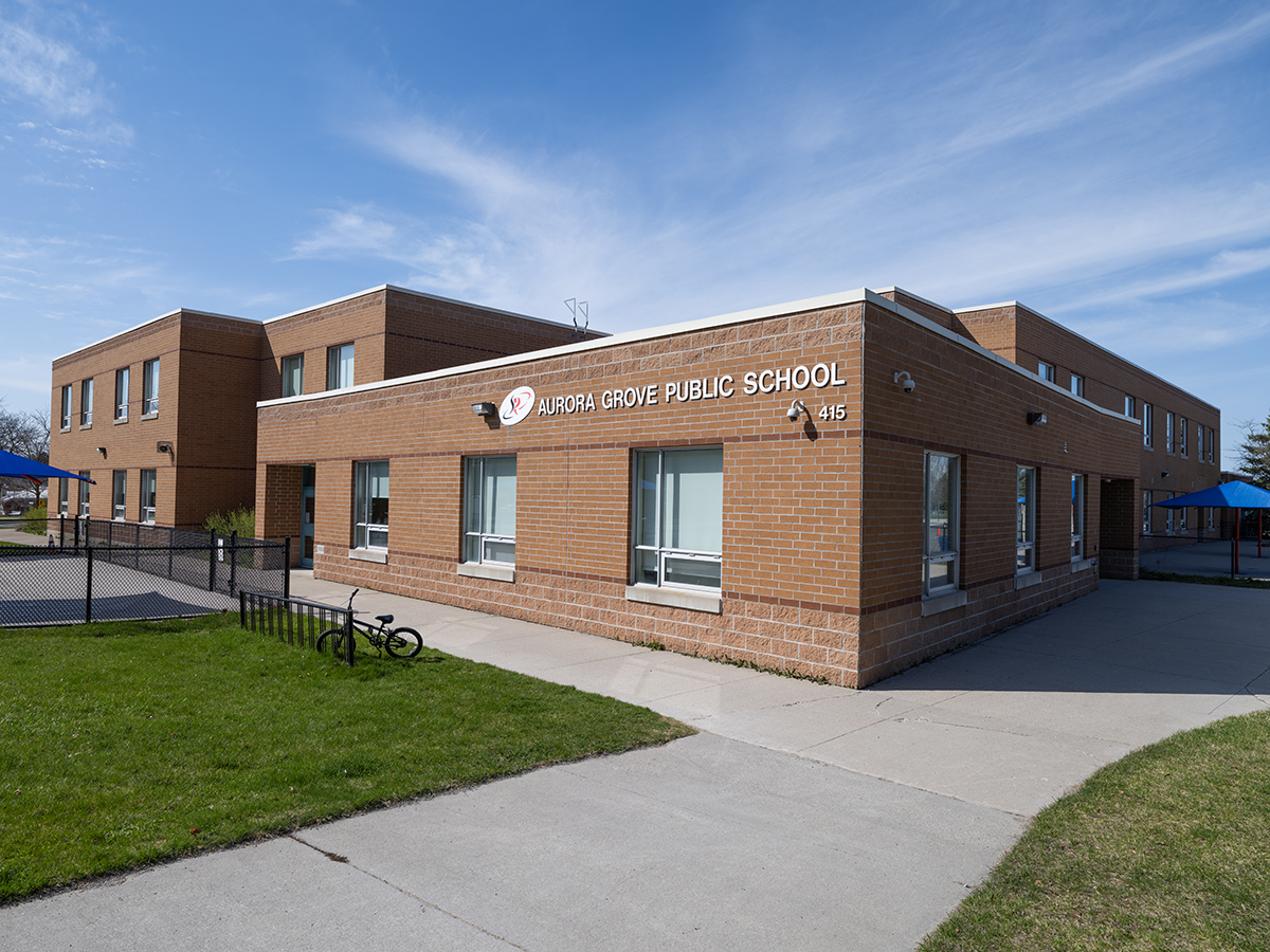 Commercial cleaners Aurora Grove servicing office buildings and retail storefronts in Aurora Ontario