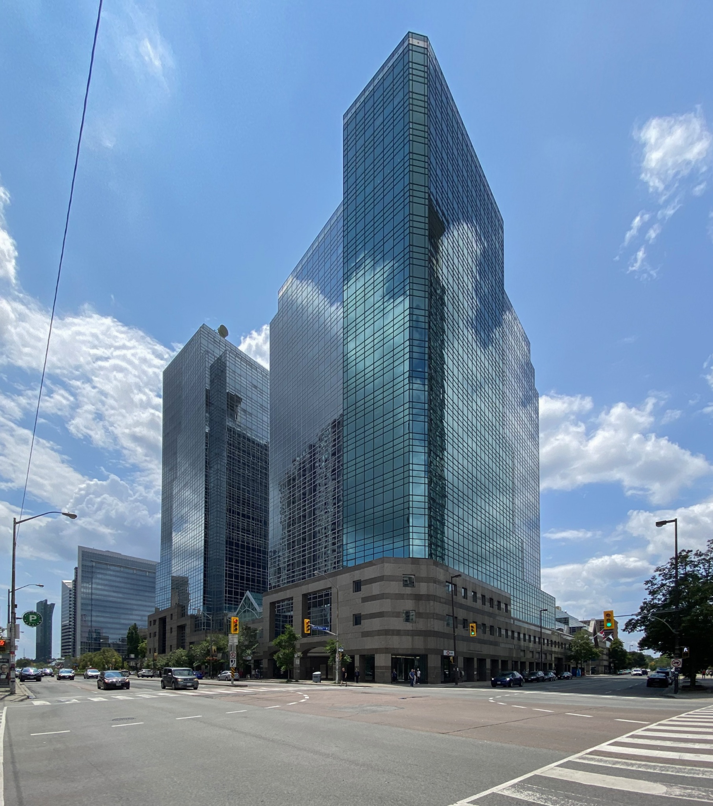 Willowdale commercial area with offices and storefronts near Yonge Street North York